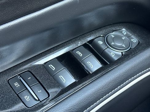 Used 2023 Cadillac Escalade Premium Luxury image 11