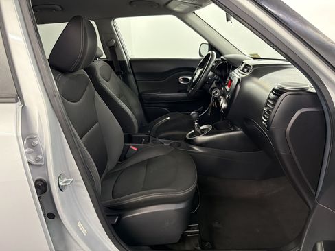 Used 2015 Kia Soul FWD image 28