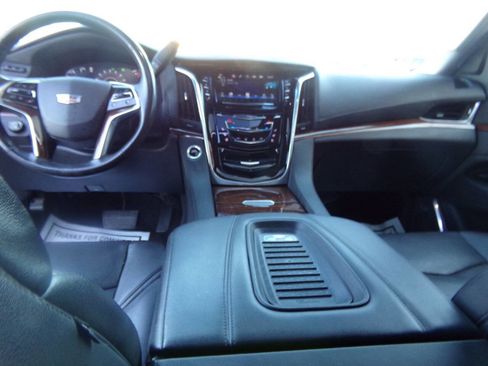 Used 2019 Cadillac Escalade ESV Luxury AWD/4WD image 19