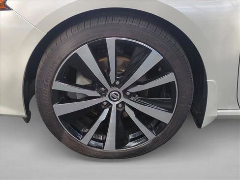 Used 2020 Nissan Altima 2.5 SR w/ Premium Package image 23