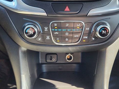 Used 2018 Chevrolet Equinox LT image 42