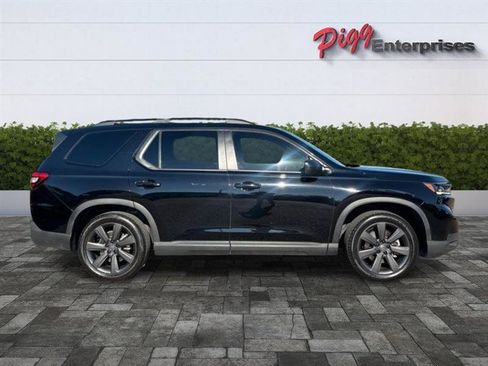 Used 2025 Honda Pilot Sport image 7