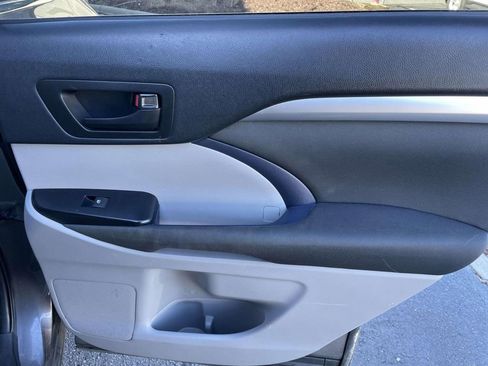 Used 2019 Toyota Highlander LE image 42