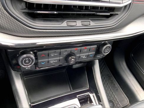 Used 2025 Jeep Compass Trailhawk AWD/4WD image 15