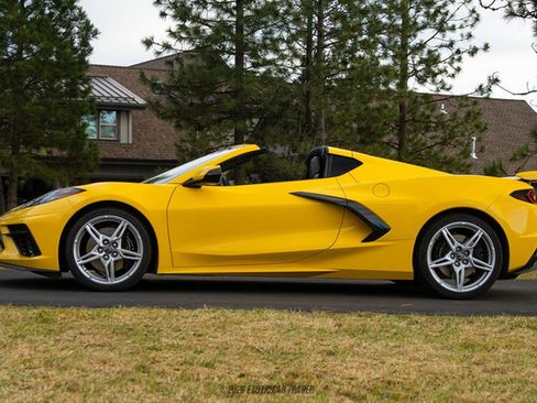 Used 2025 Chevrolet Corvette Stingray Premium Cpe w/ Z51 Performance Package image 3