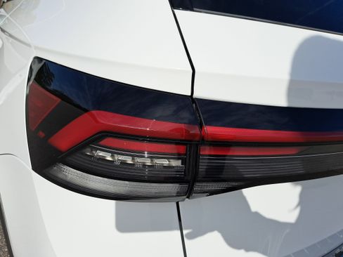 New 2026 Volkswagen Taos SE FWD image 31