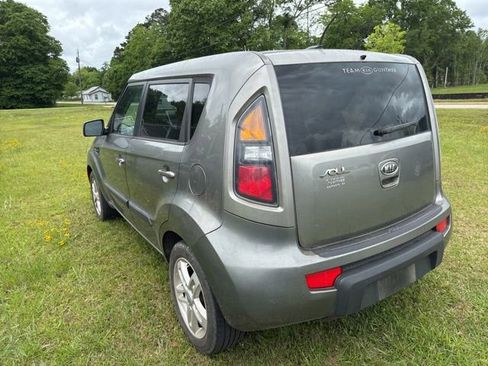 Used 2011 Kia Soul + w/ Audio Pkg FWD image 9