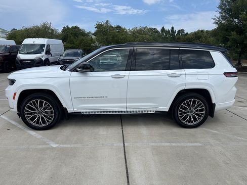 Used 2025 Jeep Grand Cherokee L Summit AWD/4WD image 6