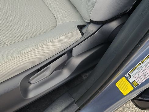 Used 2025 Toyota Corolla Cross L FWD image 16