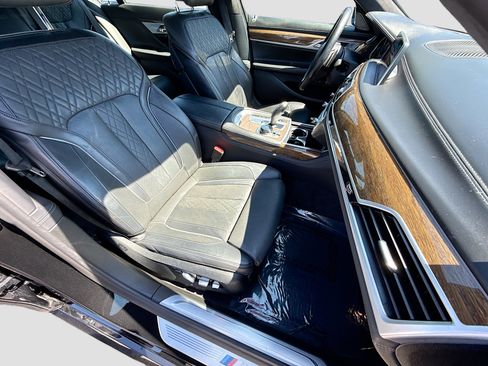 Used 2019 BMW 750i xDrive w/ Executive Package AWD/4WD image 15