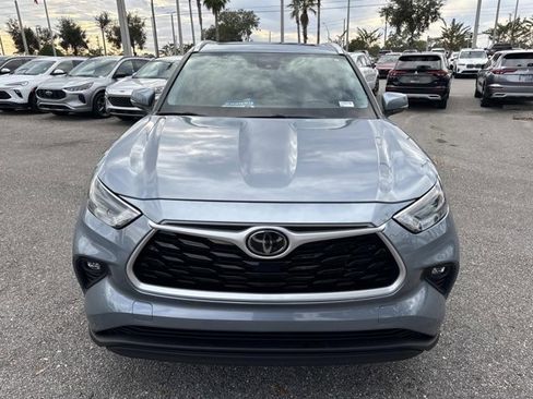 Certified 2022 Toyota Highlander XLE image 6