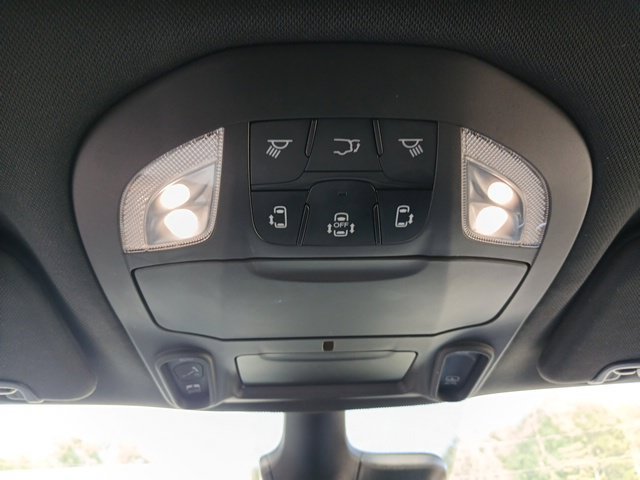 Used 2025 Chrysler Pacifica Limited FWD image 37