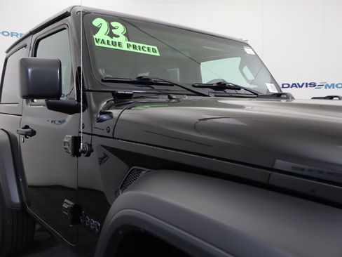 Used 2023 Jeep Wrangler Sport AWD/4WD image 4