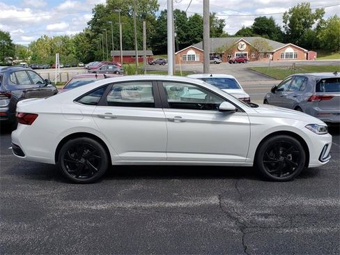 New 2025 Volkswagen Jetta SE image 2