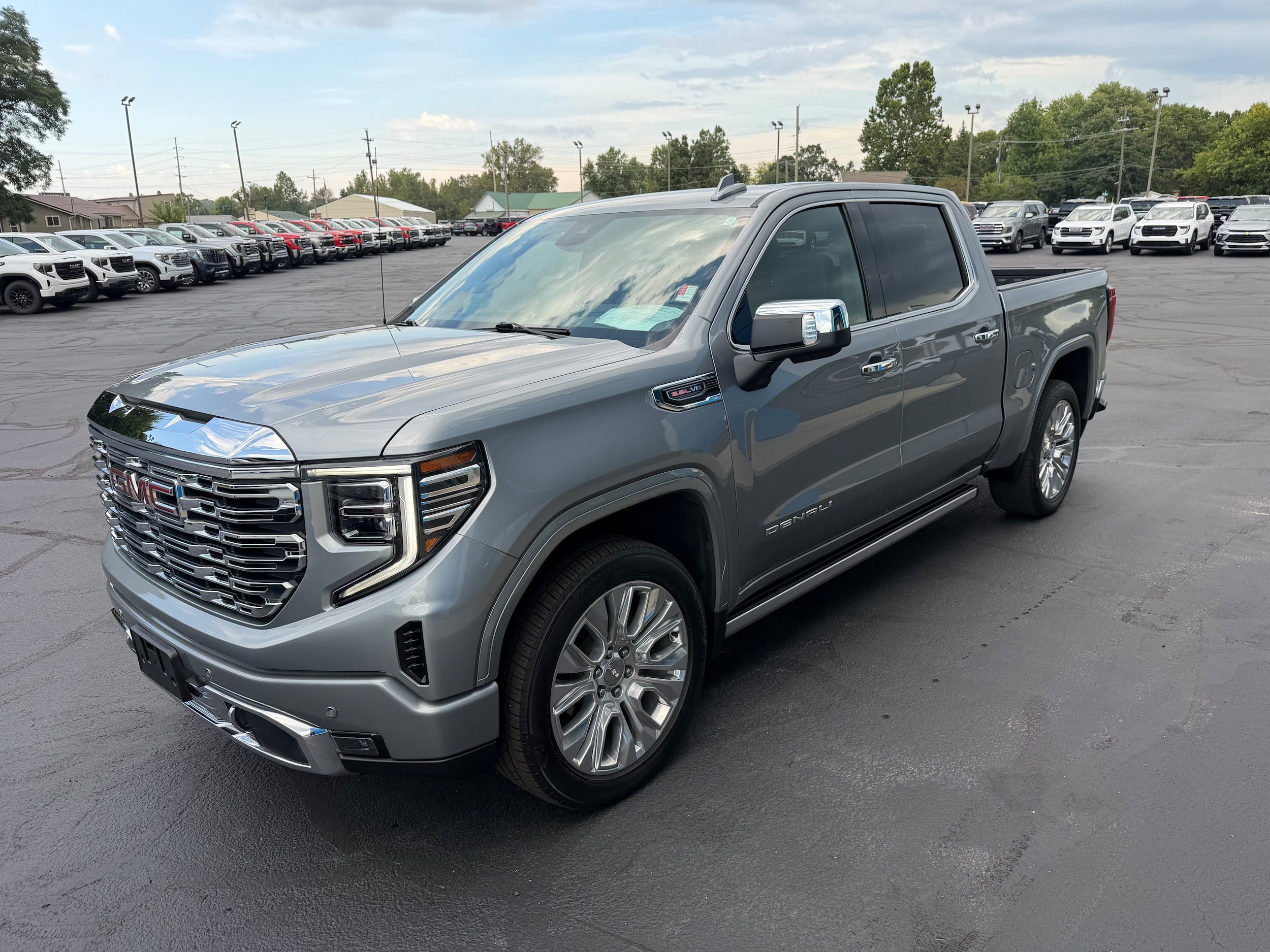 Used 2024 GMC Sierra 1500 Denali w/ Technology Package AWD/4WD image 11