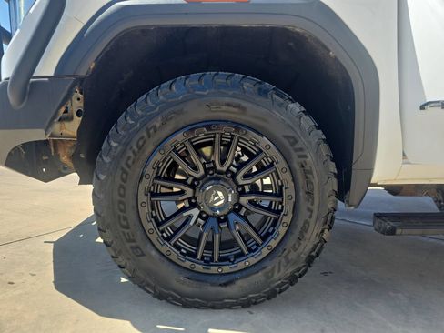 Used 2022 GMC Sierra 2500 AT4 w/ AT4 Premium Plus Package AWD/4WD image 33