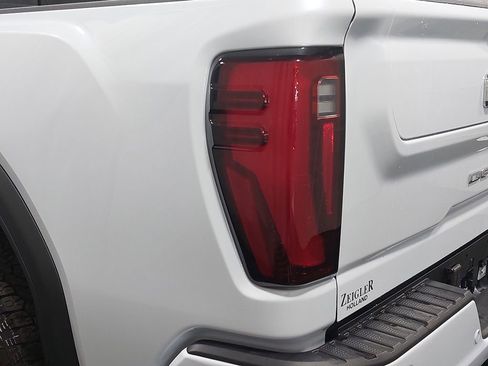New 2026 GMC Sierra 3500 Denali w/ Denali Reserve Package image 37