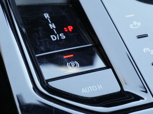 Certified 2025 BMW 530i xDrive w/ Premium Package image 28