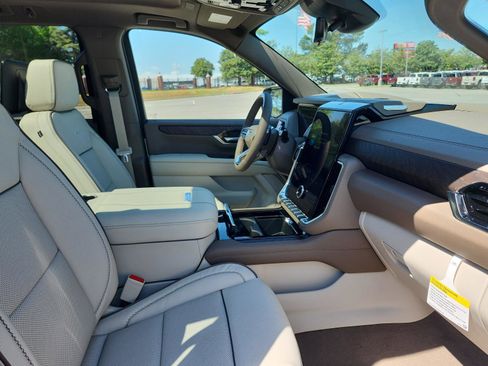 New 2026 GMC Yukon XL Denali w/ Denali Reserve Package AWD/4WD image 6