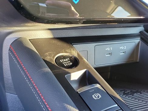 Used 2025 Nissan Kicks SR image 28