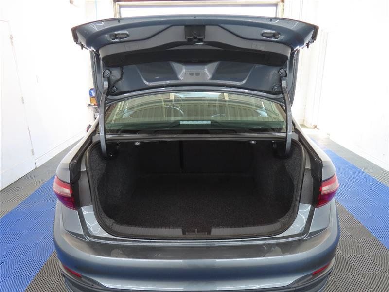 Used 2026 Volkswagen Jetta SE FWD image 12