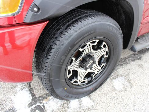 Used 2014 Nissan Titan SV w/ SV Value Truck Package image 10