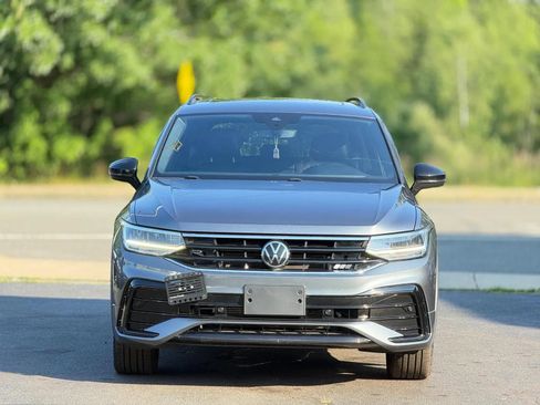 Used 2022 Volkswagen Tiguan SE R-Line AWD/4WD image 2