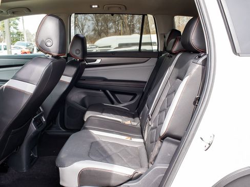 Used 2024 Volkswagen Atlas Peak Edition SE image 18