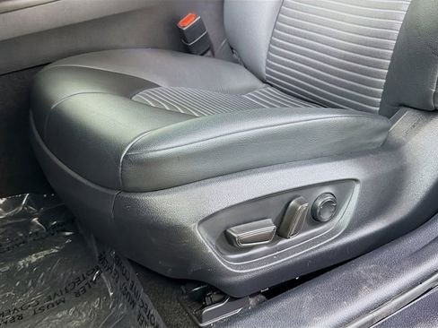 Used 2024 Toyota Camry SE image 23