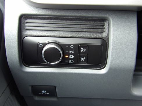 Used 2024 Ford F550 2WD Crew Cab Super Duty image 19