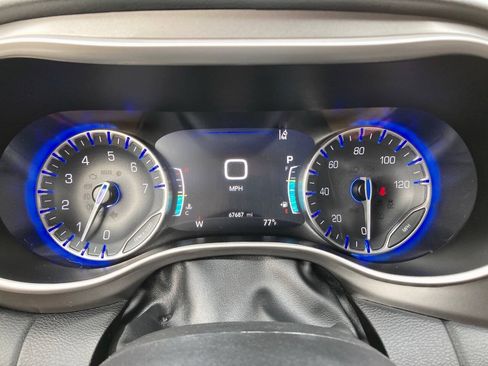 Used 2023 Chrysler Pacifica Touring-L FWD image 20