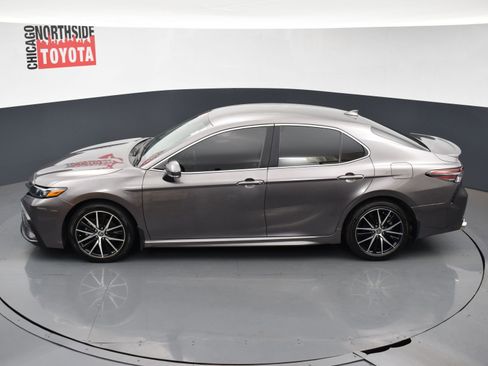 Used 2024 Toyota Camry SE image 18