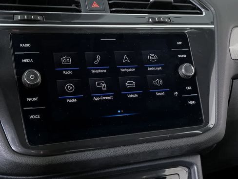 Certified 2023 Volkswagen Tiguan SE FWD image 16