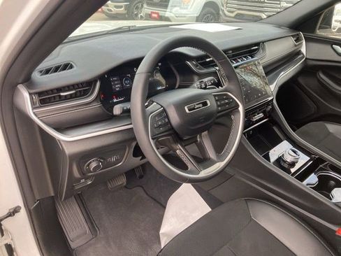 Used 2023 Jeep Grand Cherokee L Laredo AWD/4WD image 14
