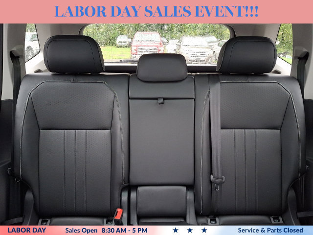 Used 2023 Volkswagen Tiguan SE w/ Panoramic Sunroof Package AWD/4WD image 19