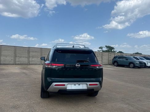 Certified 2023 Nissan Pathfinder SL w/ Black Appearance Package FWD image 18