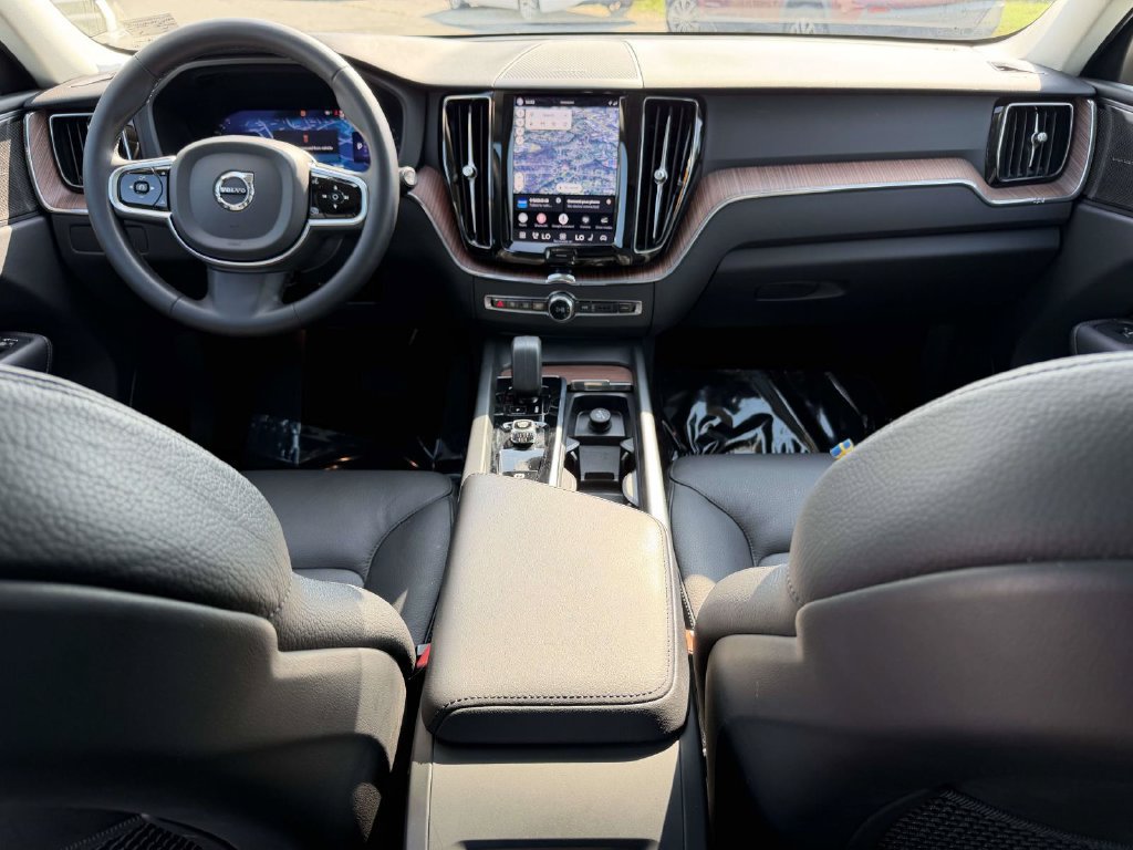 Used 2024 Volvo XC60 B5 Plus w/ Protection Package Premier AWD/4WD image 2
