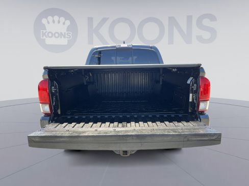 Used 2020 Toyota Tacoma SR AWD/4WD image 32