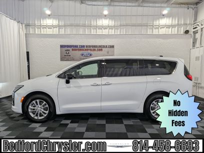 New 2027 Chrysler Pacifica Select w/ Family Tech Group