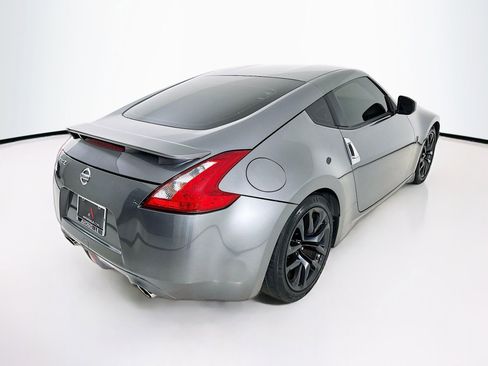 Used 2017 Nissan 370Z Coupe RWD image 8