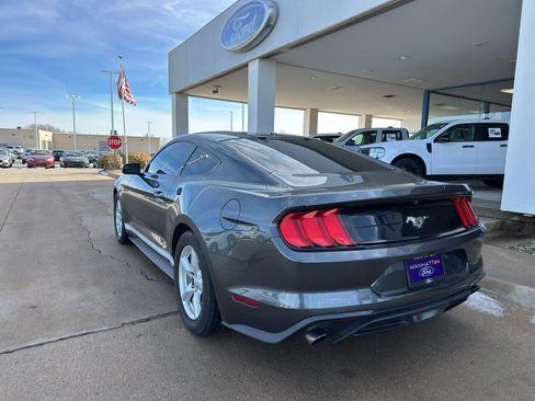 Used 2019 Ford Mustang Coupe image 6