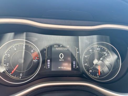 Used 2018 Jeep Cherokee Latitude FWD image 9