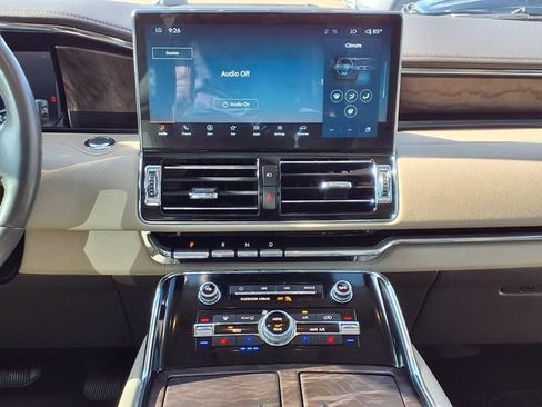 Certified 2022 Lincoln Navigator Reserve AWD/4WD image 9