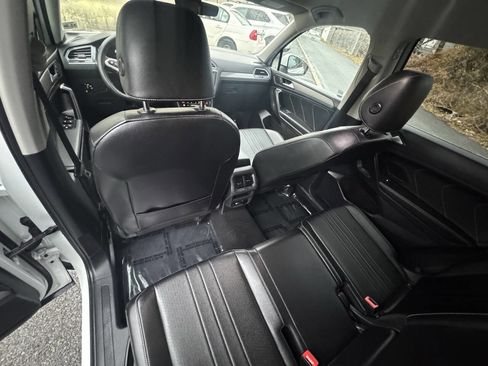 Used 2024 Volkswagen Tiguan SE AWD/4WD image 16