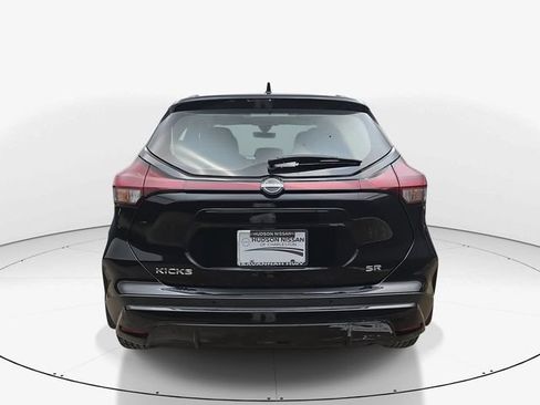 Used 2023 Nissan Kicks SR w/ Interior Electronics Package FWD image 7