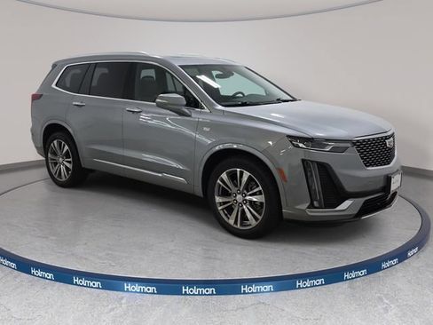 Certified 2025 Cadillac XT6 Premium Luxury AWD/4WD image 3