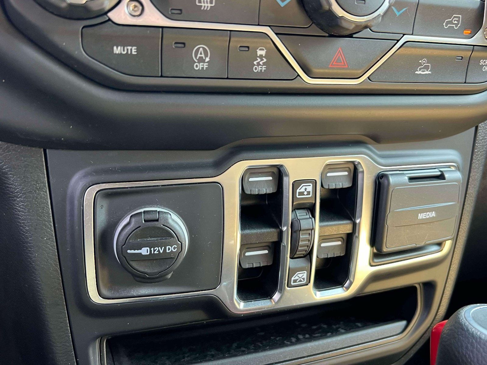 Used 2021 Jeep Wrangler Unlimited Sport AWD/4WD image 27