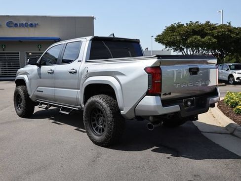 Used 2025 Toyota Tacoma SR5 AWD/4WD image 8