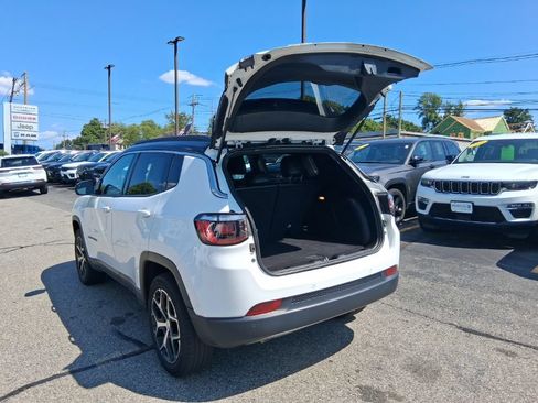 Used 2024 Jeep Compass Limited w/ Sun and Sound Group AWD/4WD image 17