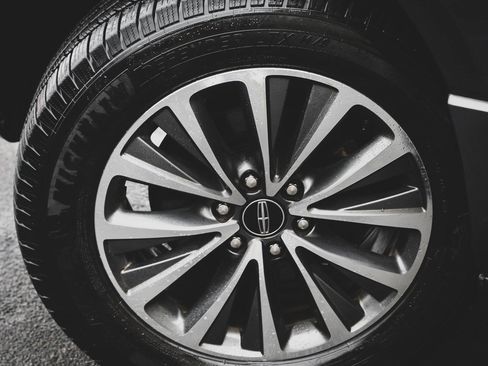 Used 2017 Lincoln Navigator Select image 26